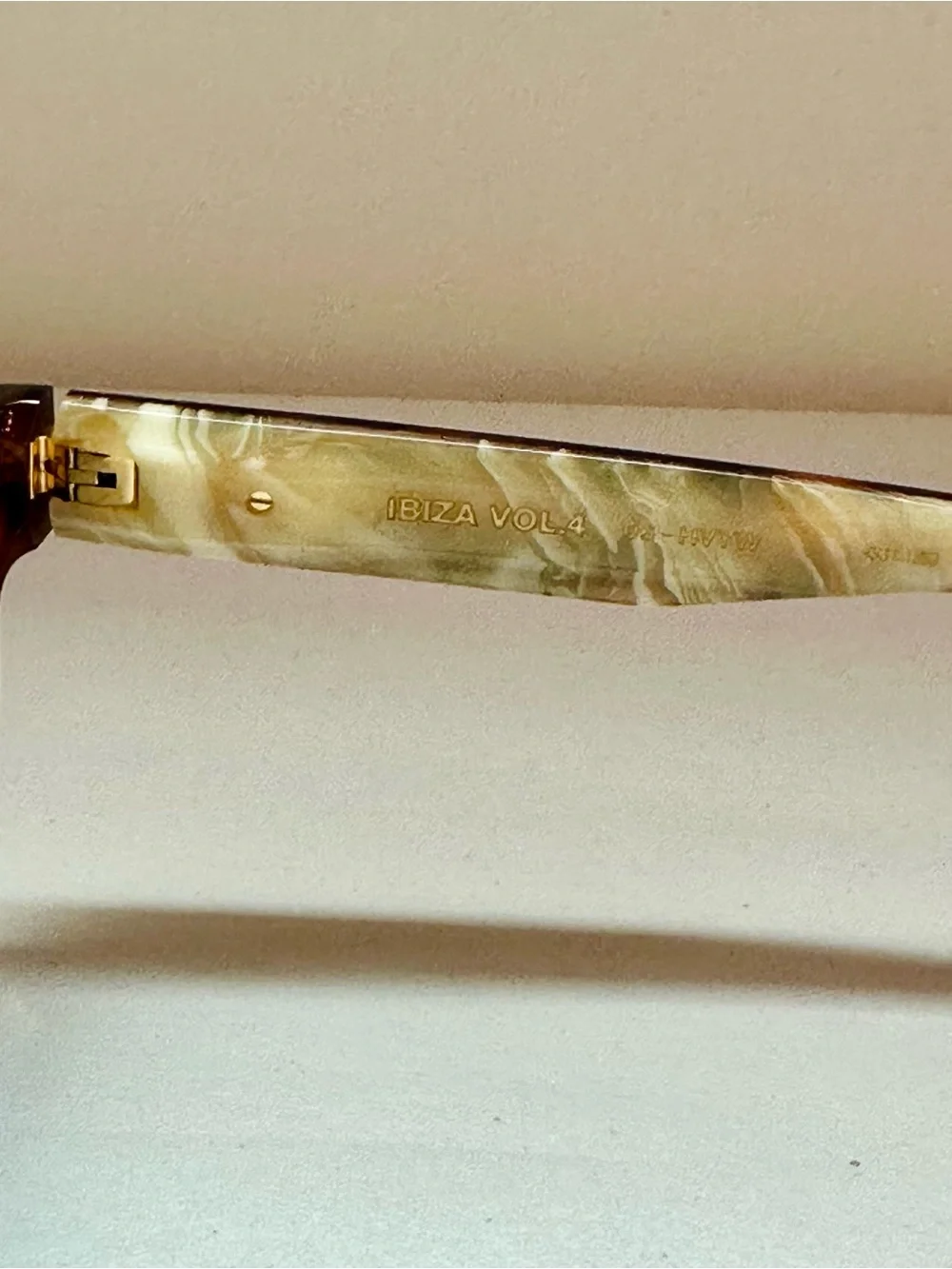 Retro Round Tortoiseshell Sunglasses with Green Lenses